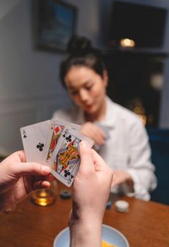 ba cây trực tuyến Debet